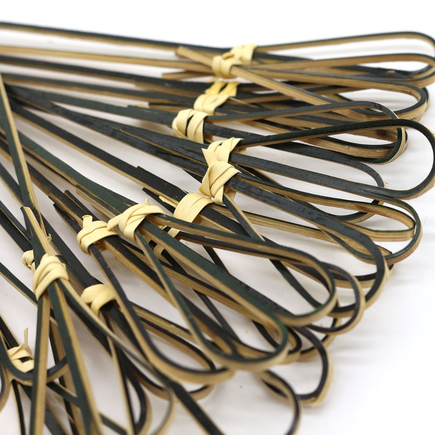 6/9/10/12/15/18cm Black bamboo heart shape pick